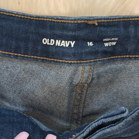 NWT! Old Navy Women's WOW  high-rise denim cuffed jean Shorts Sz 16 - Picture 3 of 5